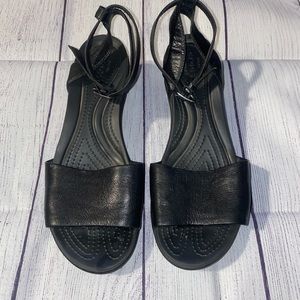 Women's Crocs Leigh Ann Leather Mini Wedge Black Sandals Size 8